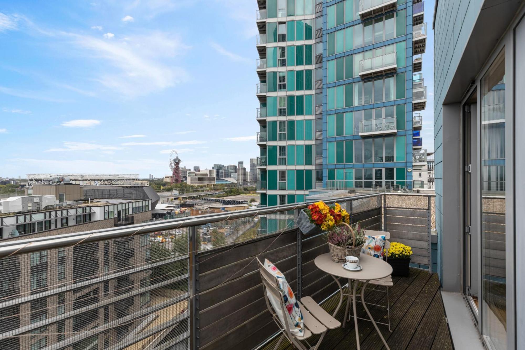 Stratford Skyview Apartment London Exterior photo
